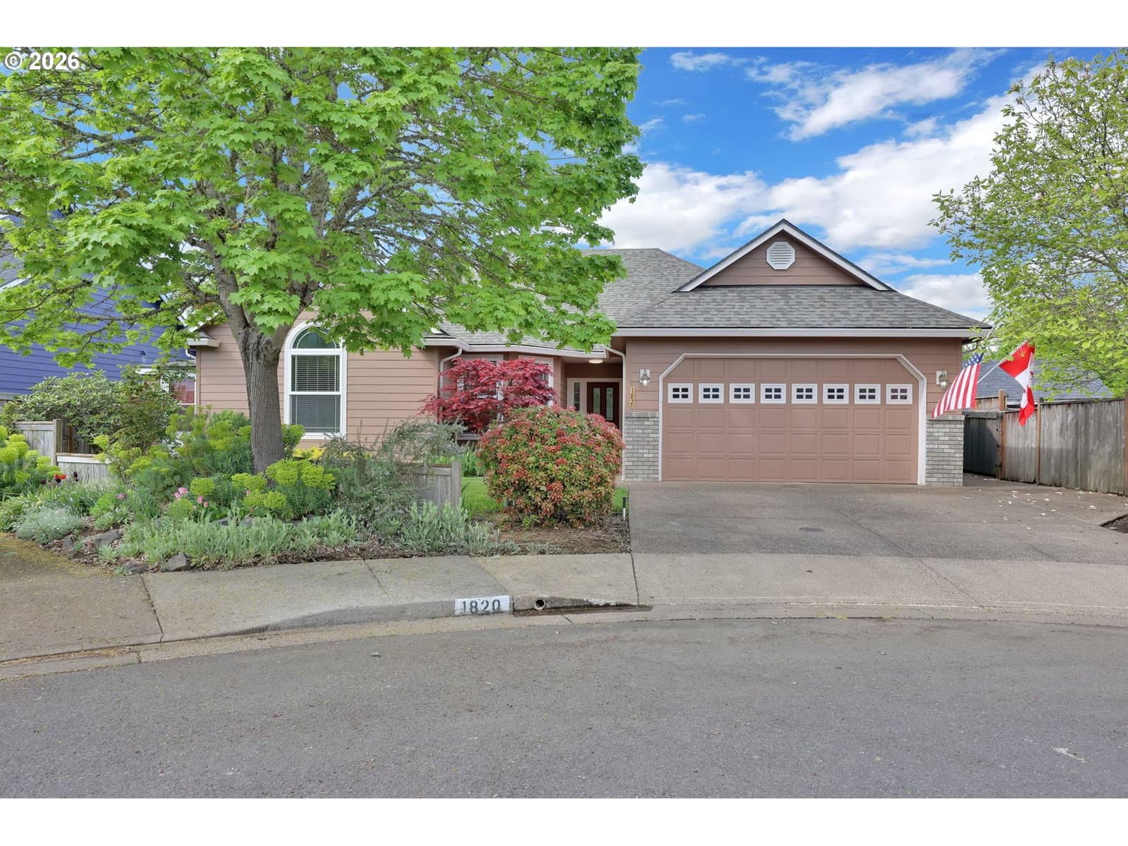 Listing photo 1 of 6