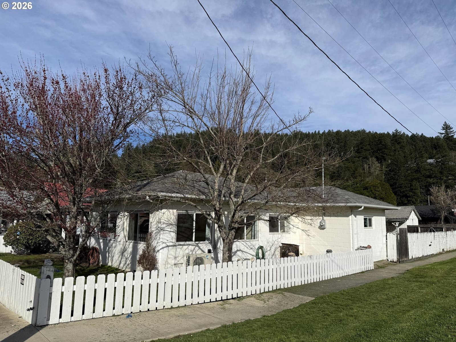 Listing photo 1 of 6