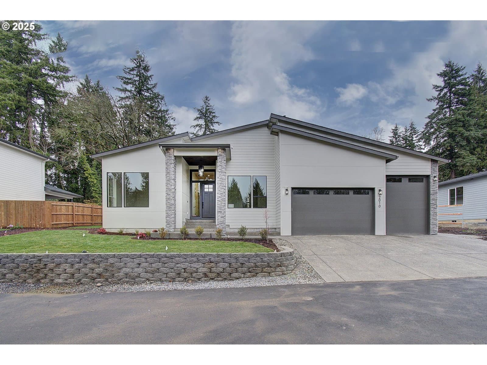 Listing photo 1 of 6