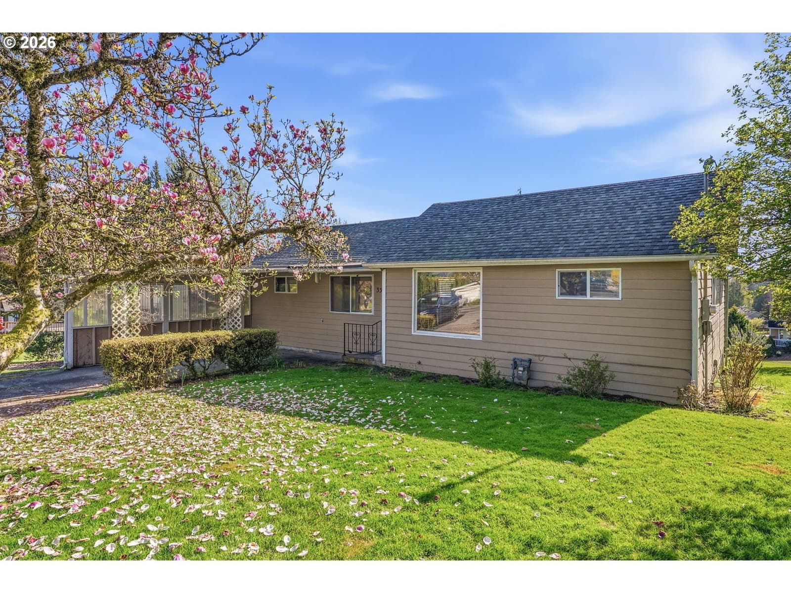 Listing photo 1 of 6