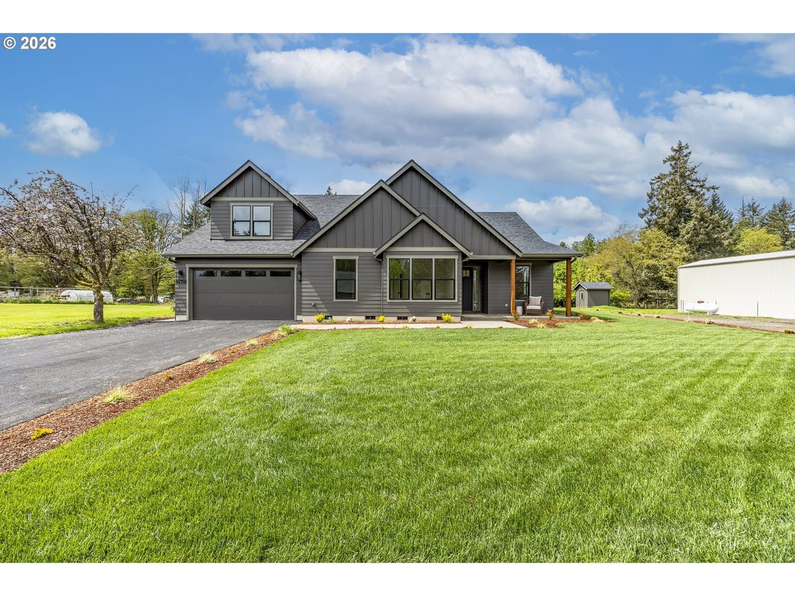 Listing photo 1 of 6