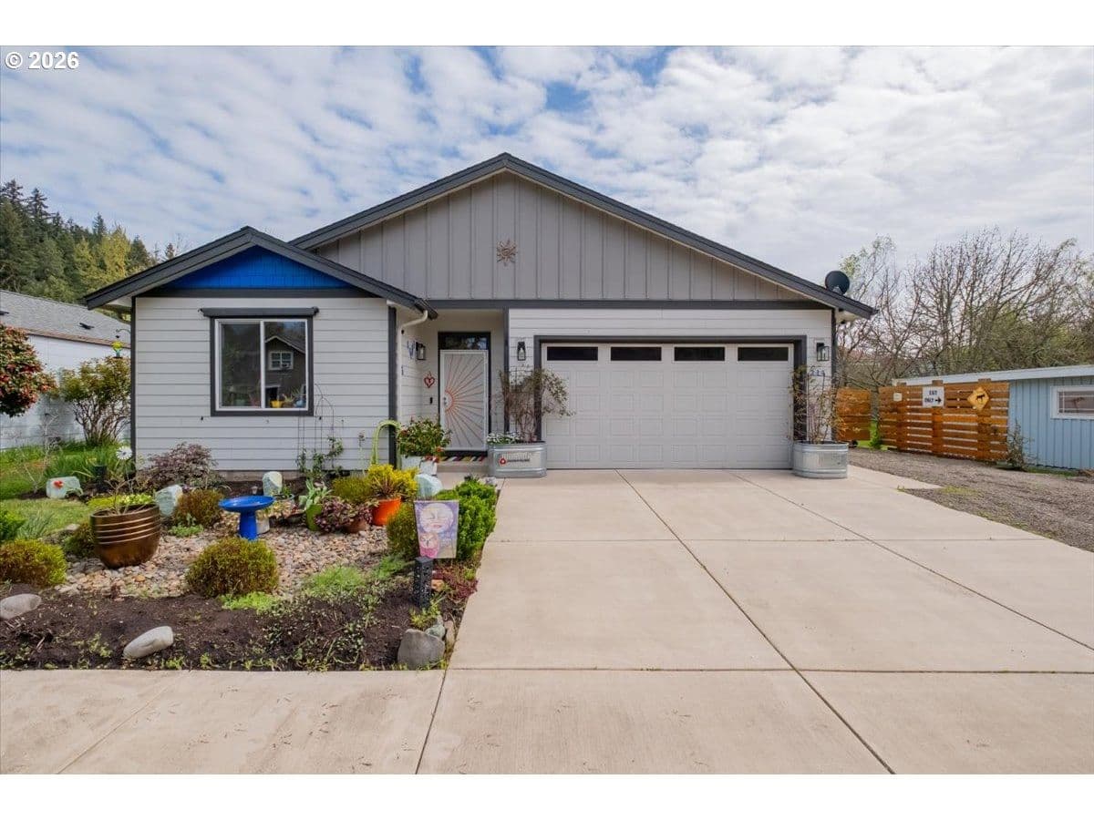 Listing photo 1 of 6