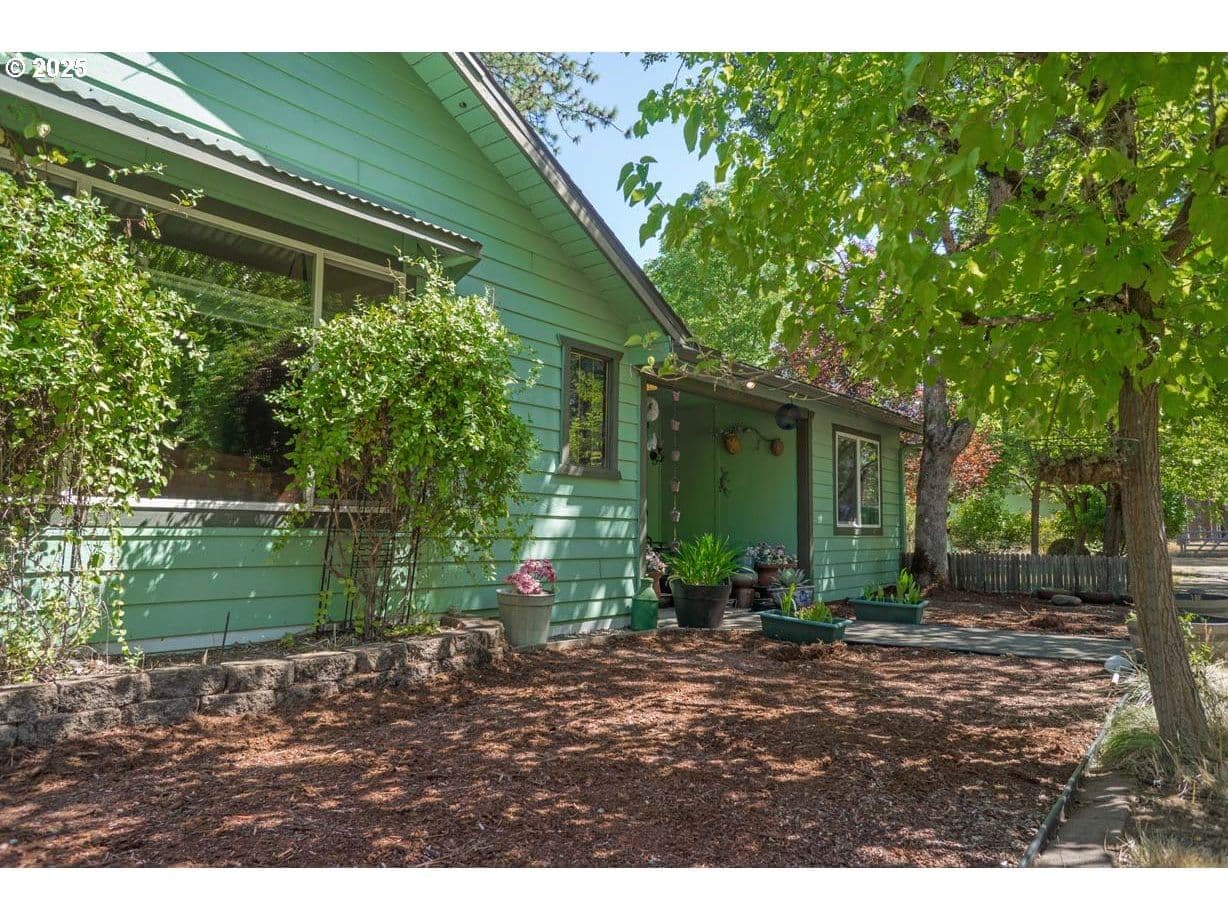 Listing photo 1 of 6