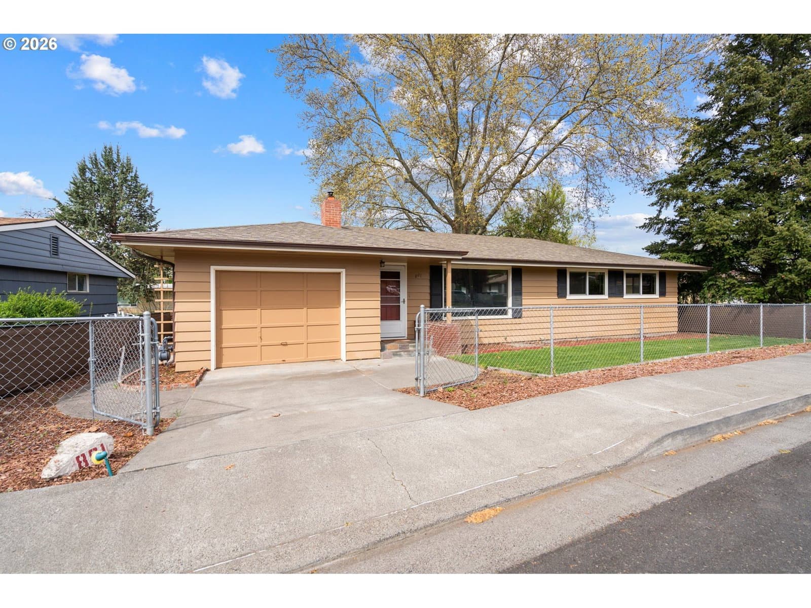 Listing photo 1 of 6