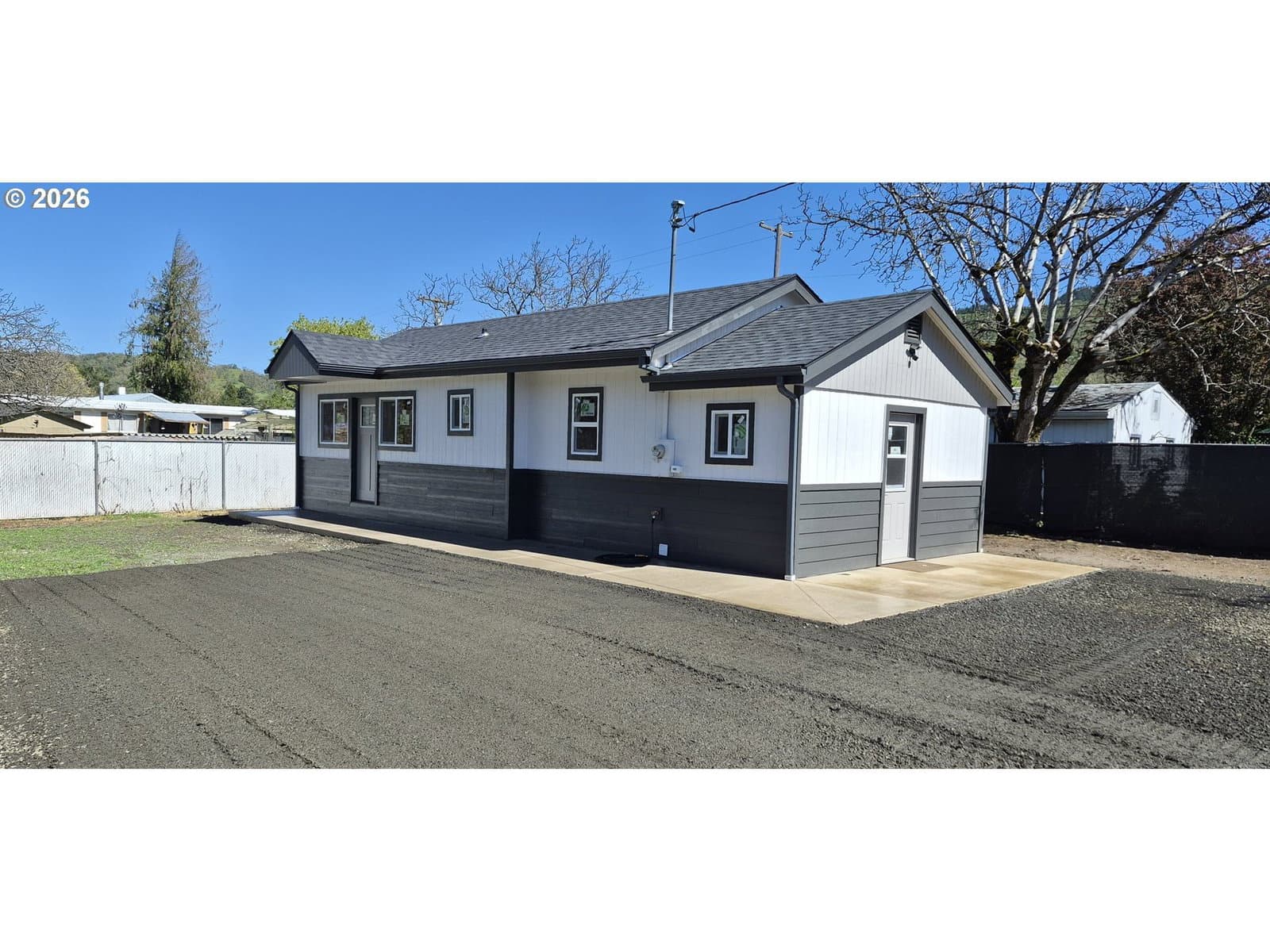 Listing photo 1 of 6