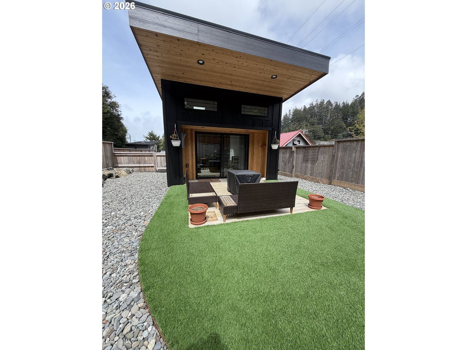 Listing photo 1 of 6